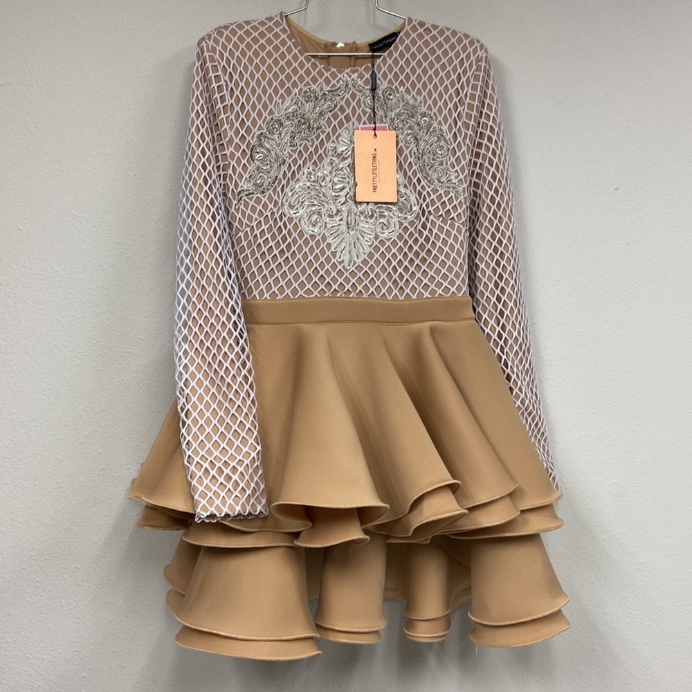 NWT Pretty Little Appliqué Detail Big Ruffle Performance, Mini Dress Size 10 - Picture 5 of 16